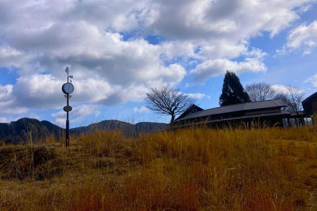 駐車場の先に進む